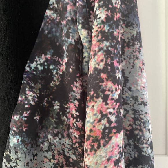 Lightweight Black and Floral Sweater Size UK12/US 8 - Picture 4 of 9